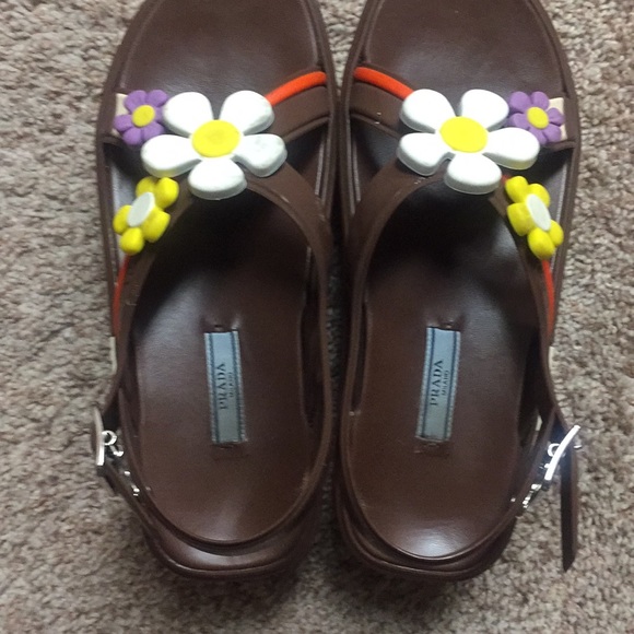 Prada  still new - Picture 1 of 8